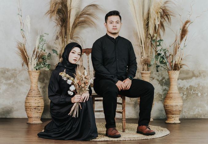 Photo Studio Couple Hijab